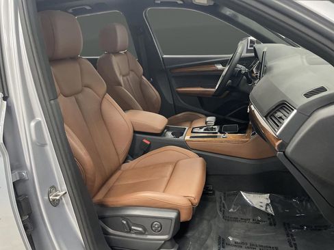 Used 2024 Audi Q5 e Premium Plus w/ Premium Plus Package image 32