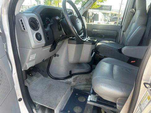 Used 2011 Ford E-350 and Econoline 350 XLT image 13