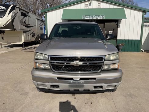 Used 2006 Chevrolet Silverado 1500 LT w/ Light Duty Power Package image 4
