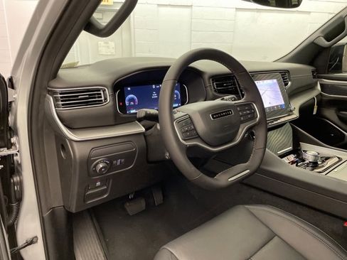 New 2025 Jeep Wagoneer Series II image 16