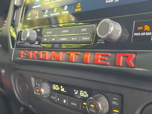 Used 2025 Nissan Frontier Pro-X RWD image 14