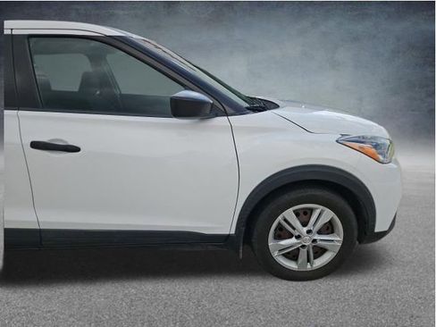 Used 2020 Nissan Kicks S FWD image 15