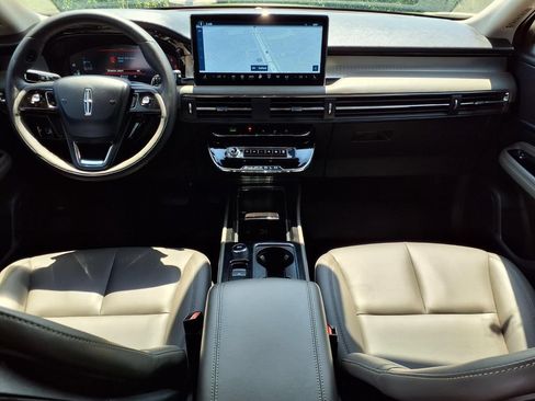 Certified 2025 Lincoln Corsair FWD image 9