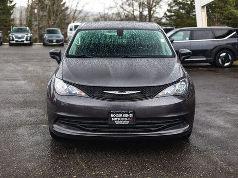 Used 2020 Chrysler Voyager L FWD image 6
