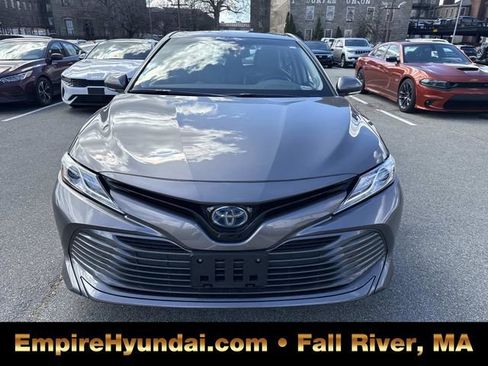 Used 2020 Toyota Camry XLE w/ Sunroof Package image 9