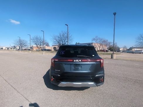 Used 2024 Kia Seltos EX image 4
