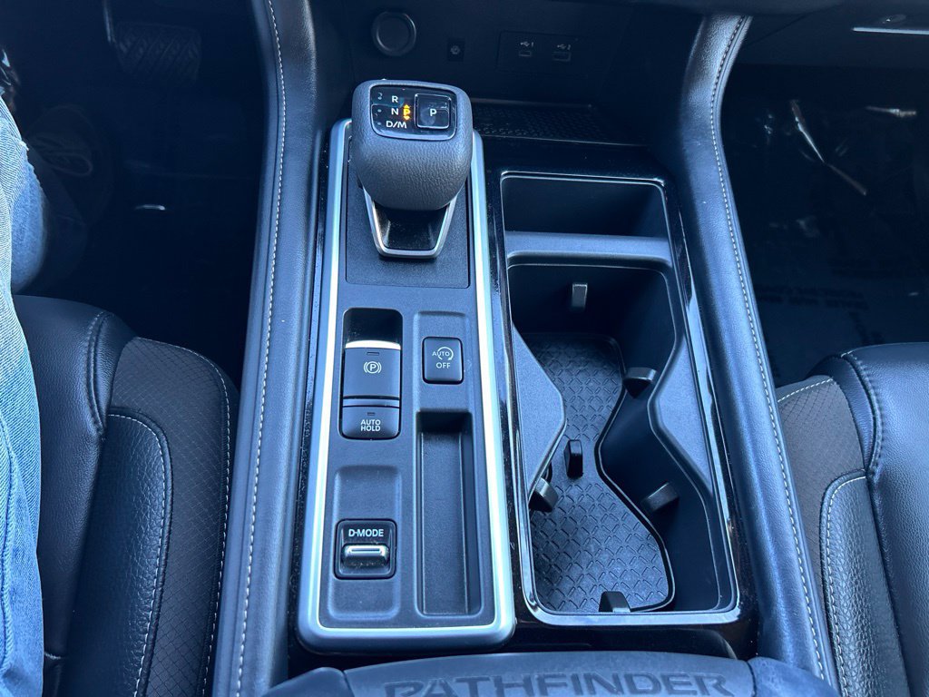 Used 2025 Nissan Pathfinder SL FWD image 26