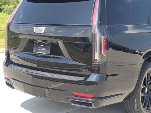 Used 2023 Cadillac Escalade ESV Sport Platinum w/ LPO, ONYX Package AWD/4WD image 12