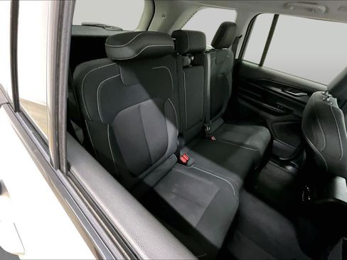 Used 2024 Jeep Grand Cherokee Laredo RWD image 19