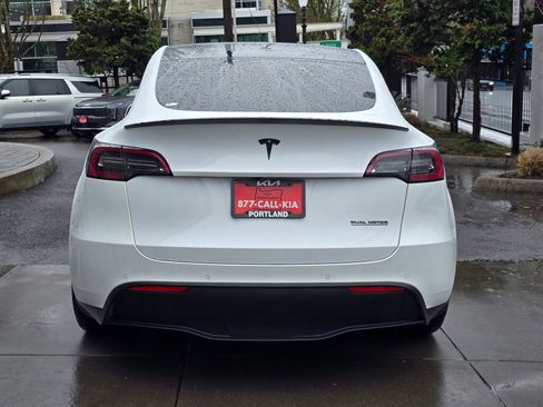 Used 2022 Tesla Model Y Performance image 4