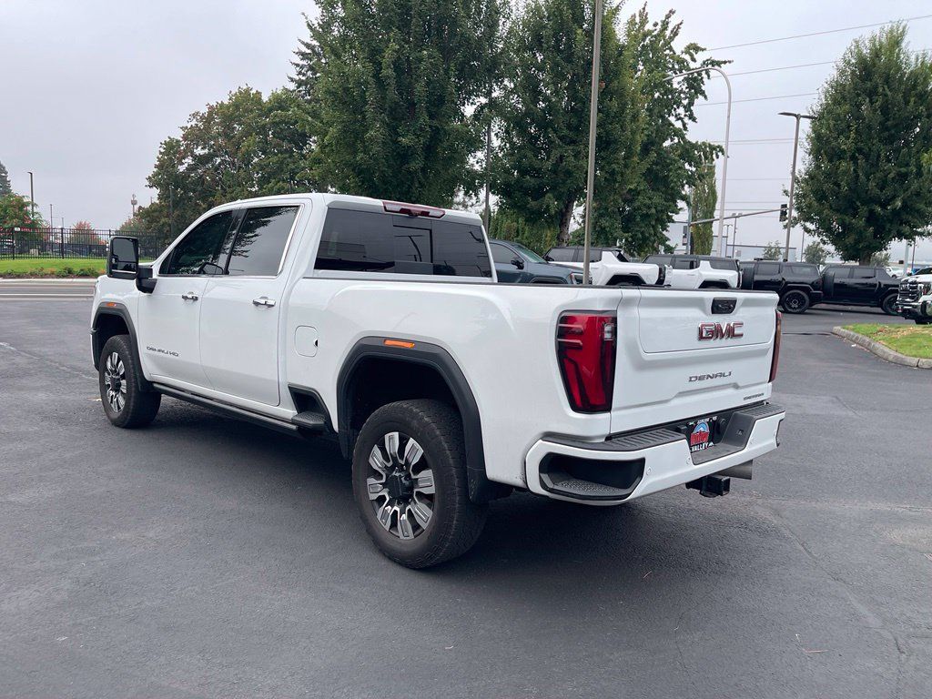 Used 2025 GMC Sierra 3500 Denali w/ Denali Reserve Package AWD/4WD image 3