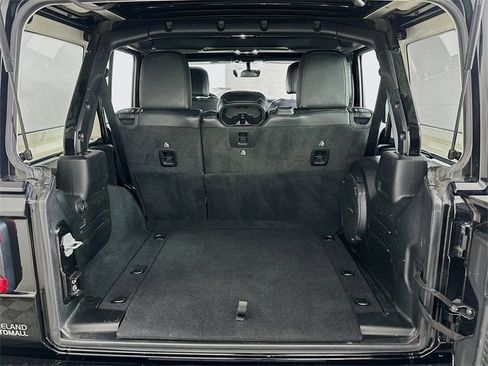 Used 2022 Jeep Wrangler Unlimited Sahara image 24