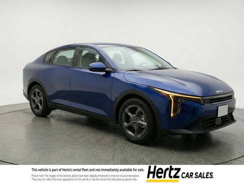 Used 2025 Kia K4 LXS image 1