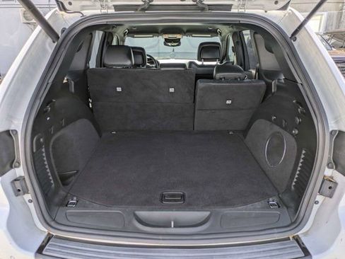 Used 2018 Jeep Grand Cherokee Altitude RWD image 12