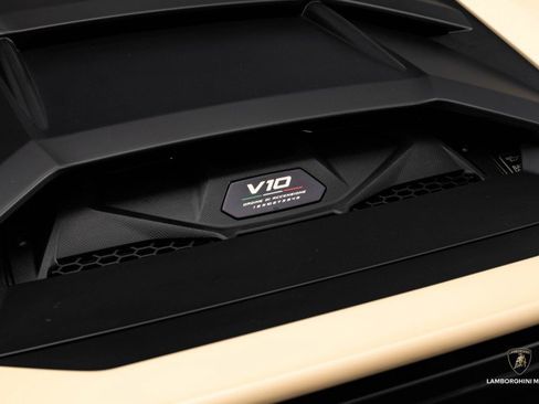 Used 2024 Lamborghini Huracan Sterrato image 22