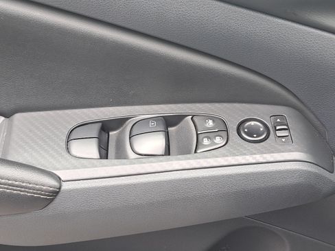 Used 2025 Nissan Altima 2.5 SV FWD image 28