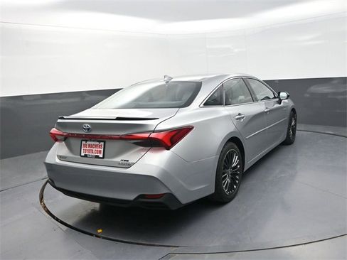 Used 2021 Toyota Avalon XSE image 7