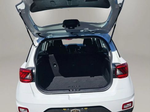 Used 2023 Hyundai Venue SEL image 27