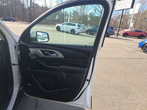 Used 2021 Chevrolet Traverse RS image 38