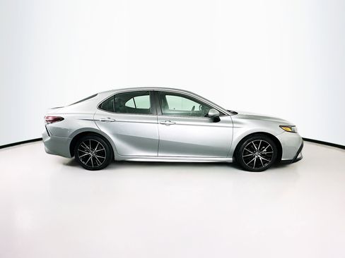 Used 2021 Toyota Camry SE image 10