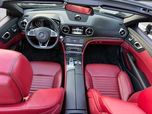 Used 2020 Mercedes-Benz SL 550 w/ Driver Assistance Package image 33