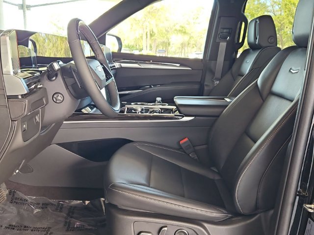 Used 2025 Cadillac Escalade ESV Luxury RWD image 21