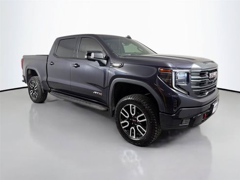 Used 2022 GMC Sierra 1500 AT4 w/ Technology Package AWD/4WD image 4