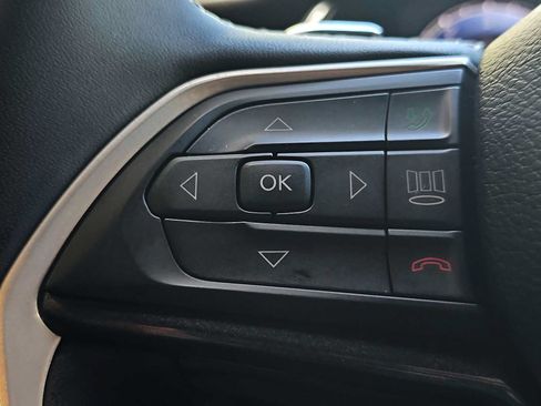 Used 2023 Jeep Grand Cherokee L Laredo RWD image 27