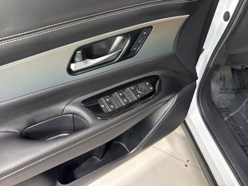 Used 2025 Nissan Murano SL AWD/4WD image 12