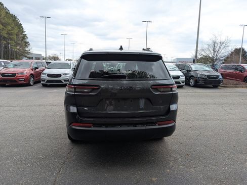 Used 2023 Jeep Grand Cherokee L Laredo image 2