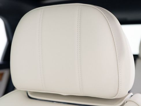 New 2025 Bentley Bentayga Extended Wheelbase image 17