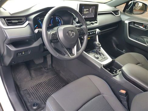 Used 2023 Toyota RAV4 SE image 19