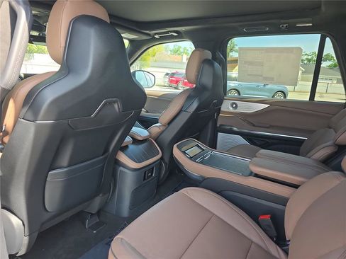 New 2026 Lincoln Navigator L Black Label AWD/4WD image 13