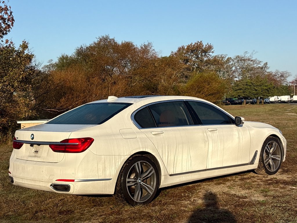 Used 2018 BMW 740i xDrive AWD/4WD image 8