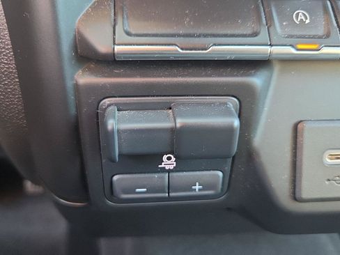 Used 2021 Chevrolet Silverado 1500 LT AWD/4WD image 13