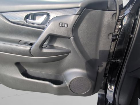 Used 2018 Nissan Rogue SL AWD/4WD image 13