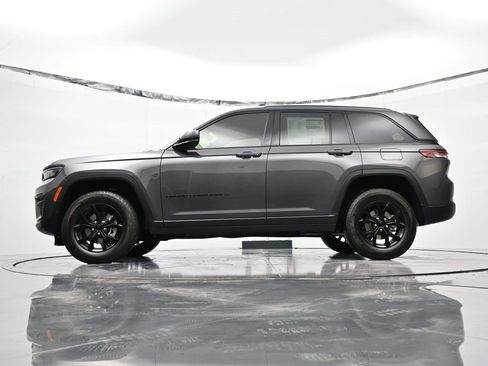 New 2025 Jeep Grand Cherokee Altitude image 45
