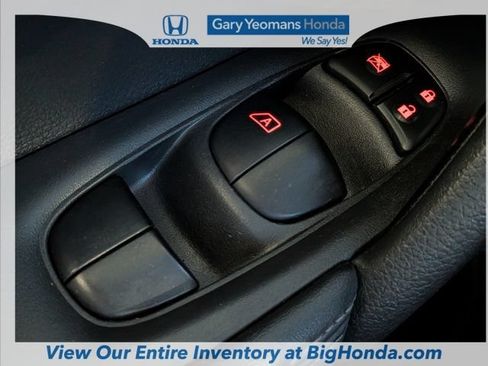Used 2018 Nissan Rogue SV FWD image 22