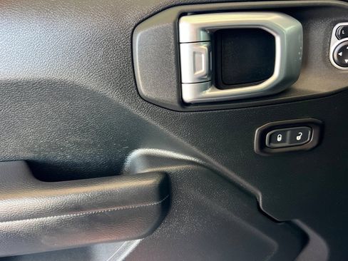 Used 2020 Jeep Gladiator Rubicon AWD/4WD image 12