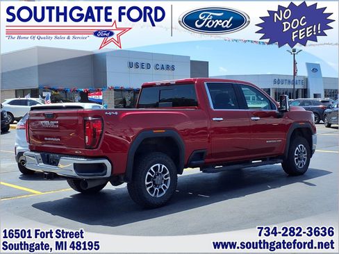 Used 2023 GMC Sierra 2500 SLT w/ SLT Convenience Package AWD/4WD image 2