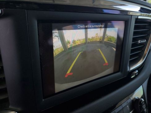 Used 2019 Chrysler Pacifica Touring Plus w/ S Appearance Package FWD image 26