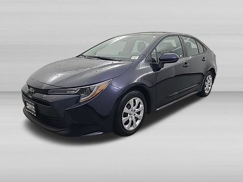 Used 2025 Toyota Corolla LE FWD image 9