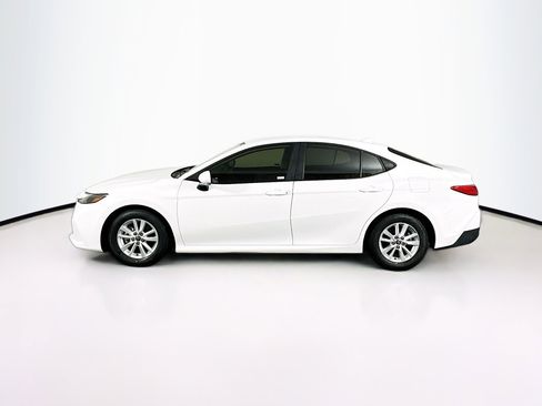Used 2025 Toyota Camry LE image 4