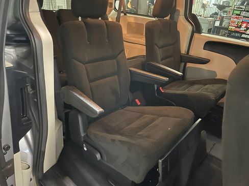 Used 2015 Dodge Grand Caravan SE image 20