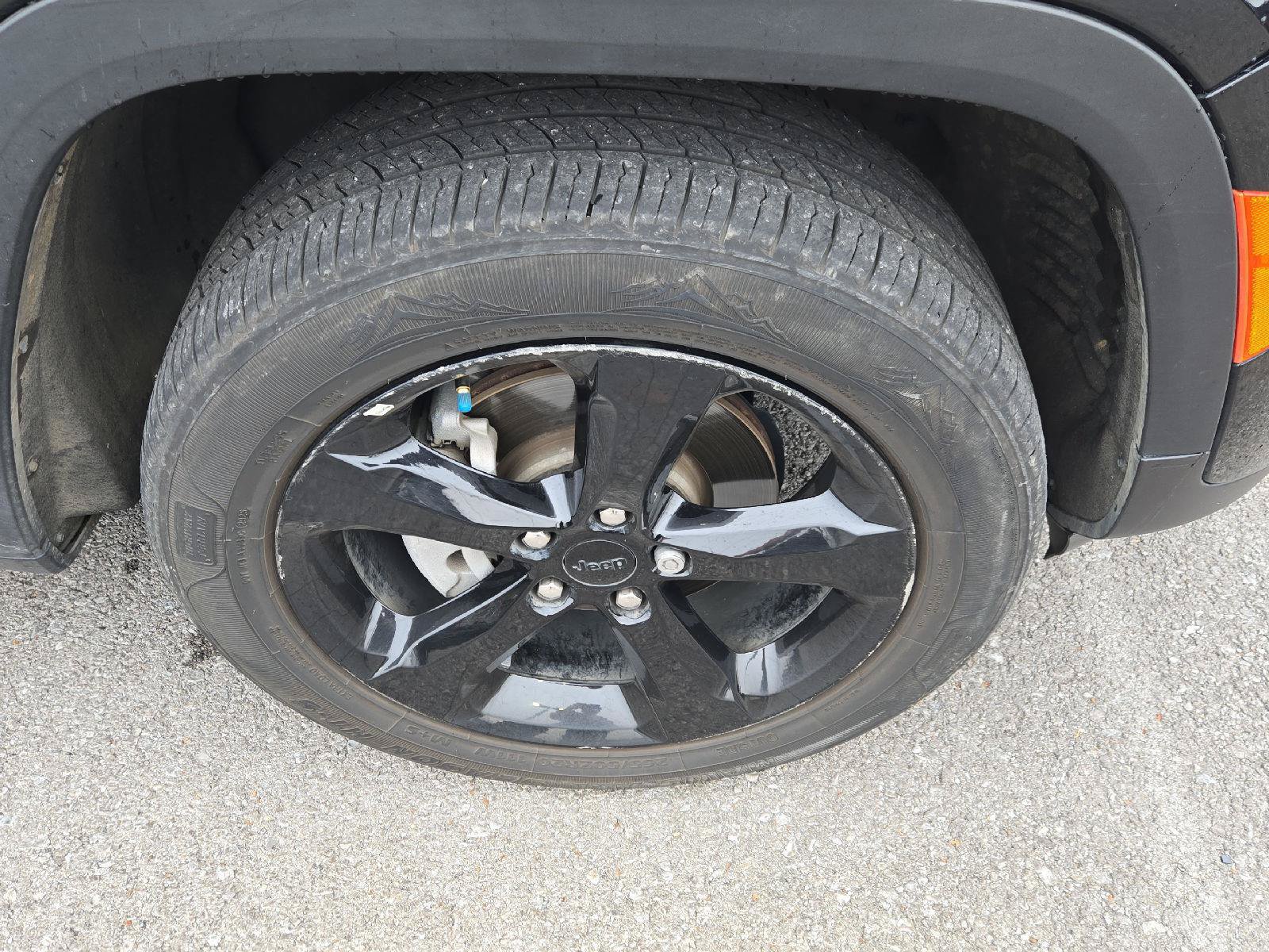 Used 2023 Jeep Grand Cherokee Altitude AWD/4WD image 9