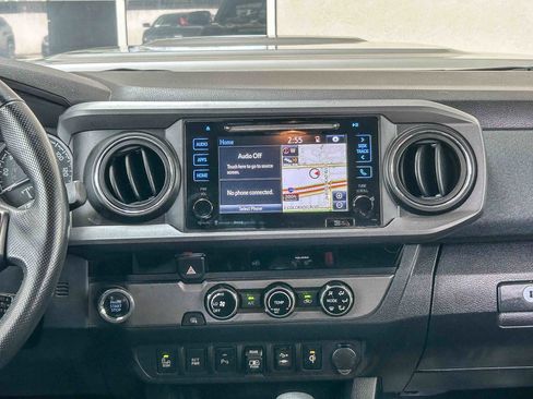 Used 2018 Toyota Tacoma TRD Sport w/ Technology Package RWD image 13