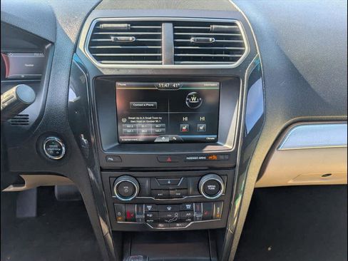 Used 2016 Ford Explorer XLT w/ Equipment Group 202A image 8