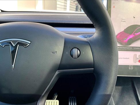 Used 2021 Tesla Model Y Performance image 18