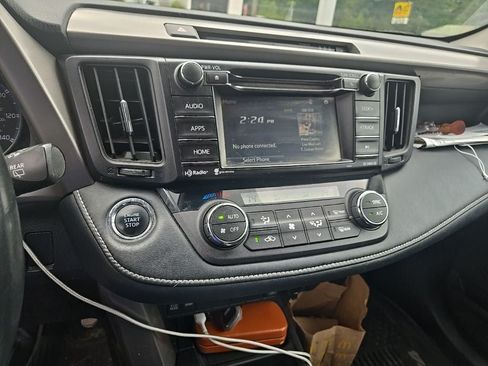Used 2018 Toyota RAV4 XLE AWD/4WD image 3