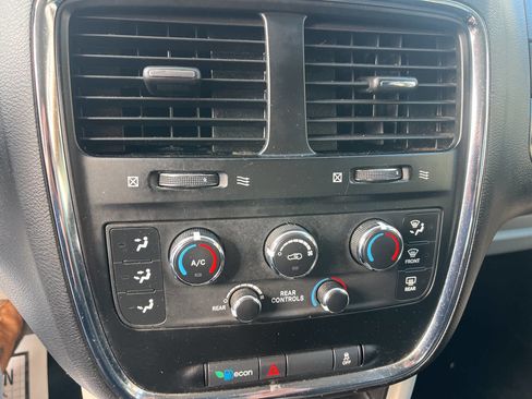 Used 2013 Dodge Grand Caravan SE FWD image 18